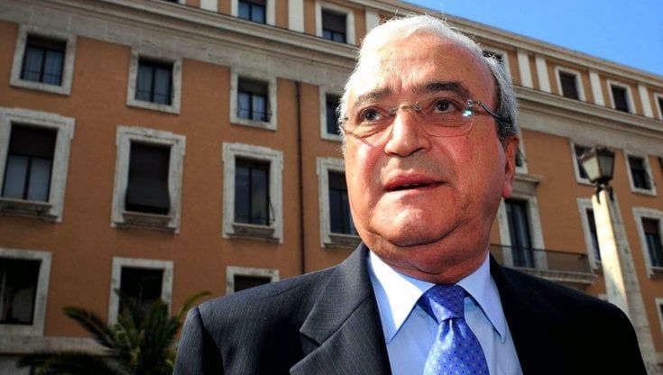 Morto Antonio Martino, due volte ministro nei governi di Berlusconi. Il Cav: "Perdo un amico leale"