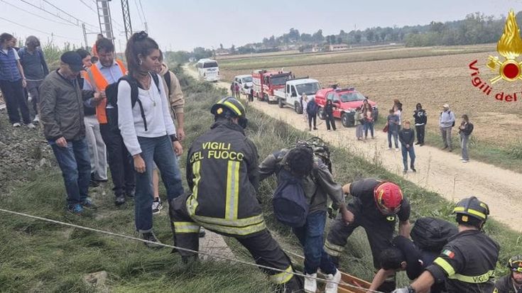 Uomo investito dal treno nell’Astigiano, i passeggeri evacuati dai vigili del fuoco