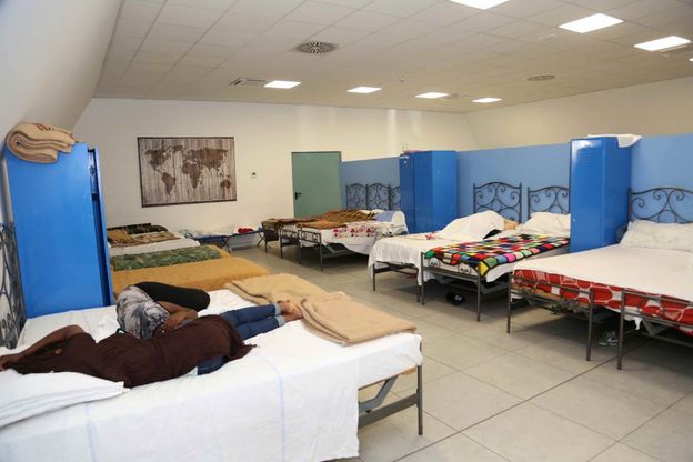 Profughi, letti e spazi per il gioco: ecco il nuovo centro di via Sammartini