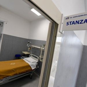 Coronavirus, raid al Loreto Mare: rubati mascherine, camici e tute