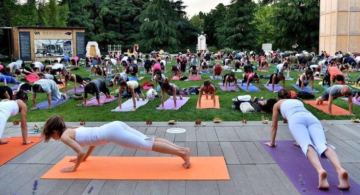 International Yoga Day, dall'alba al tramonto in Triennale