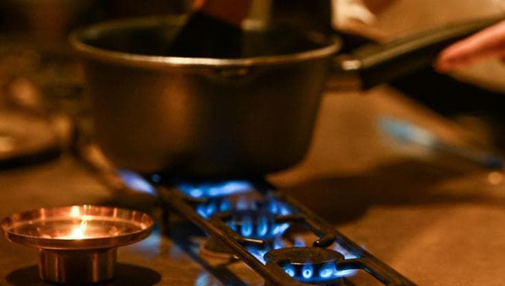 Quelle fiammelle azzurre che 200 anni fa hanno rivoluzionato la cucina