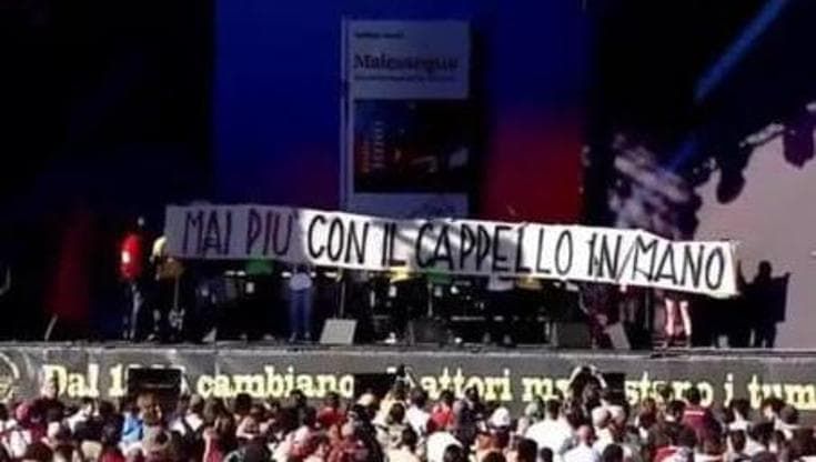 Uno maggio a Taranto, Riondino attacca il governo Meloni: “Al karaoke dopo la strage di Cutro”