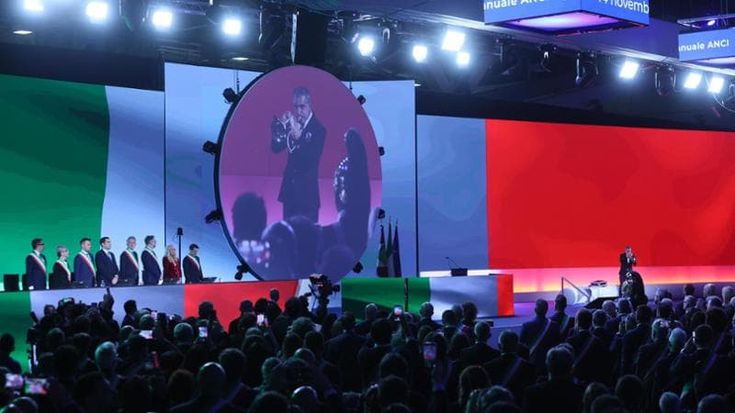 Assemblea Anci, Mattarella tra i sindaci. Lepore: “Le nostre priorità sono casa e clima”