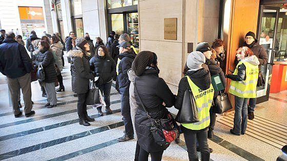 Torino, brucia il ristorante Mucca Pazza in pieno centro: evacuati gli uffici della Regione
