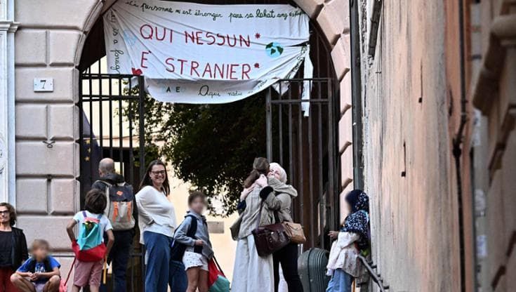 Caso Daneo, Bruzzone: «Ho chiesto di rimettere a posto lo striscione, scuola deve essere inclusiva»