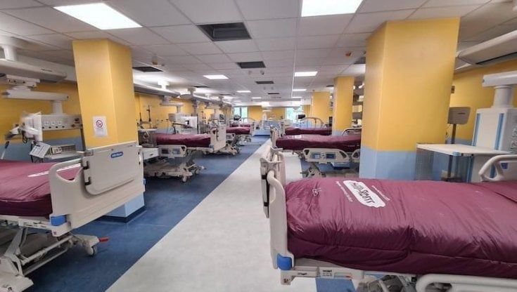 Ospedali, lo scandalo dei reparti chiusi: a Caltanissetta tutto fermo per un interruttore della luce