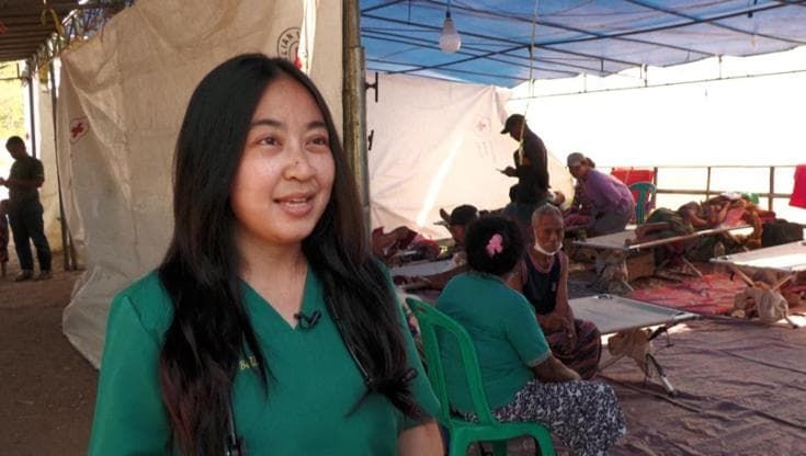 Indonesia: la scossa, la fuga con lo stetoscopio e i soccorsi. La dottoressa-eroina: "Manca tutto"