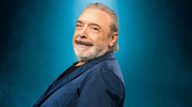 Nino Frassica: “Canto, recito, faccio ridere chiamatemi showgirl”