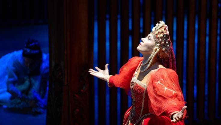 Bona Sforza regina al Petruzzelli tra Rinascimento e fascino moderno: la regia è maestosa