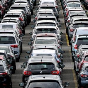 Lotta al diesel, la Roma dei 5Stelle guida la crociata