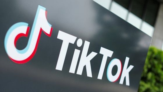 Stati Uniti, dal 20 settembre vietato scaricare WeChat e TikTok: "Per la sicurezza nazionale"