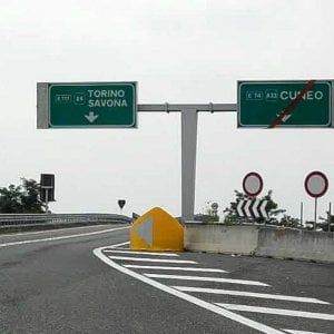 Sull'autostrada Asti-Cuneo cominciata da 30 anni, la promessa di Renzi: la completeremo