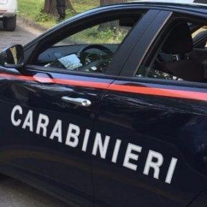 Milano, picchia con un'antenna d'auto la madre che non gli dà i soldi: arrestato