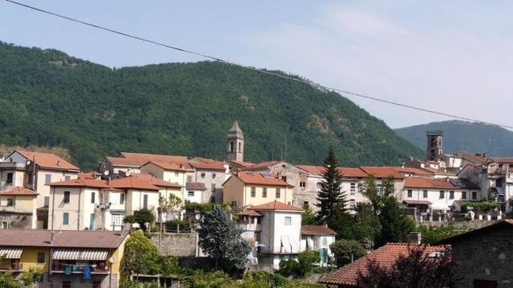 Fivizzano batte tutti: è il comune dove gli stranieri preferiscono comprare casa in Toscana