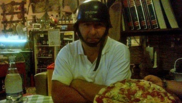 Rimossi i cimeli nazifascisti dalla pizzeria, il titolare: "Mi hanno minacciato di morte"