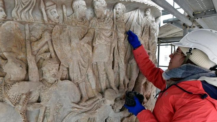Laser sulla colonna di Marco Aurelio:“È tornata a brillare”