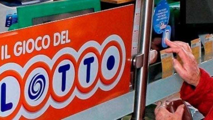 Napoli, boom giocate al Lotto su numeri maglia di Osimhen e Kvara