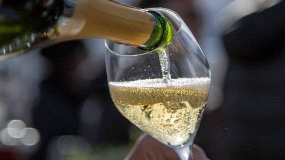 Spumante contro Champagne, la sfida arriva ai vertici e promette scintille
