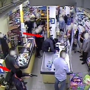 Brindisi, pistola alla tempia di un bambino di 8 anni: scacco alla banda di rapinatori