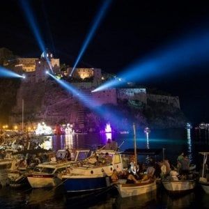 Barche come carri allegorici, Ischia aspetta la Festa di Sant'Anna