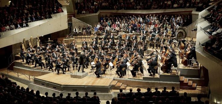 Simon Rattle: "Vorrei Mahler sul podio dei Berliner ma la tecnologia non lo permette..."