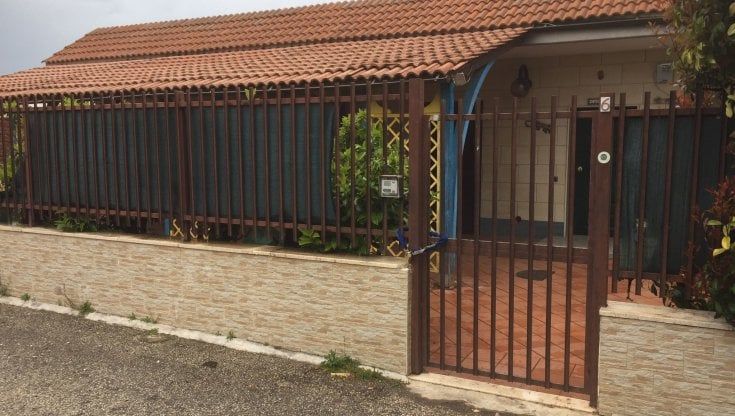 Bari, la villa era confiscata dal 2018 ma la famiglia del boss di Loseto continuava a viverci: sgomberata dopo una lunga operazione. "Ora accoglieremo sfrattati"