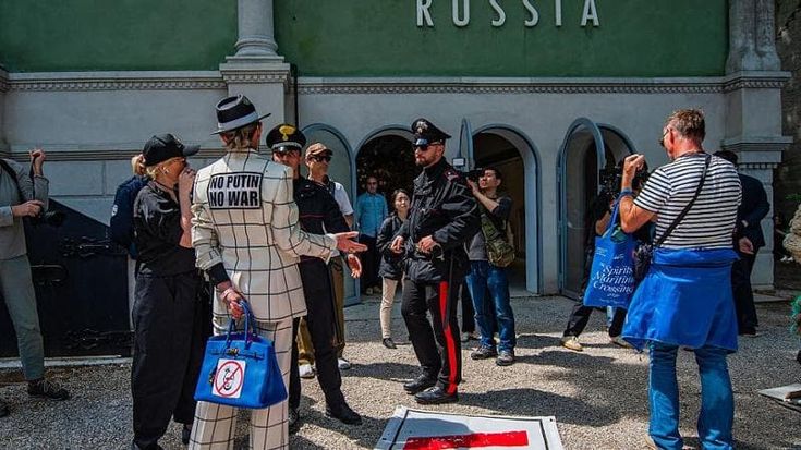Biennale, scontri al corteo pro pal. Chiusura anti Israele di venti padiglioni. Salvini contro l’Ue
