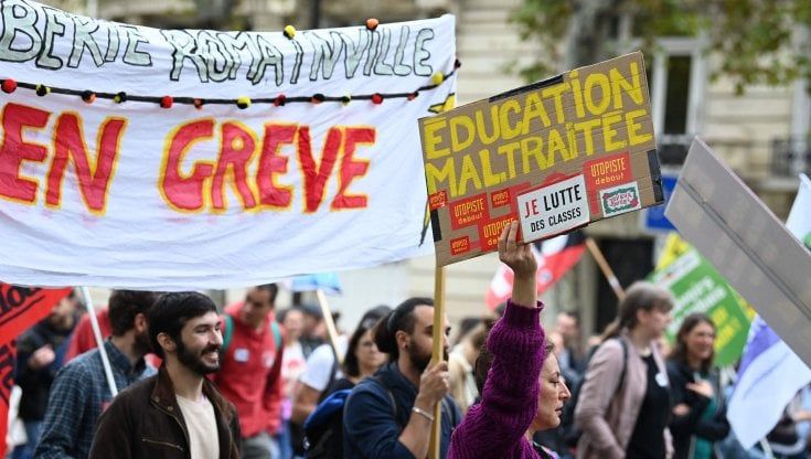 Francia, l'autunno caldo di Macron. Sciopero nazionale del settore energetico. Cresce la rabbia sociale