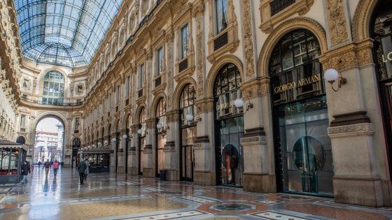 Coronavirus, a Milano vertice in prefettura: no ai posti di blocco ma controlli in negozi e bar su orari e assembramenti 