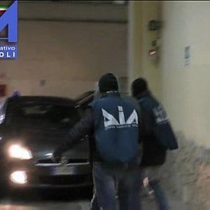 Condannato a tre anni il gioielliere di via Calabritto amico dei boss