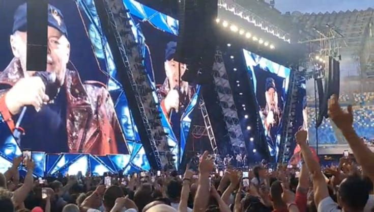 È la notte di Vasco. Lo show in un Maradona gremito e felice