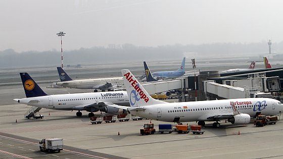Malpensa, rubavano oggetti dimenticati sugli aerei: denunciati nove addetti alle pulizie