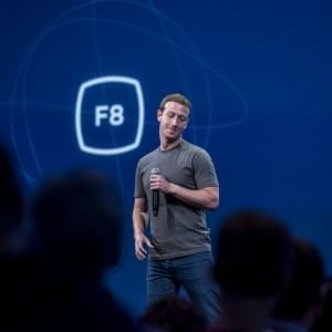 Rivoluzione Facebook: non solo "Mi piace", app sociali e video a 360°