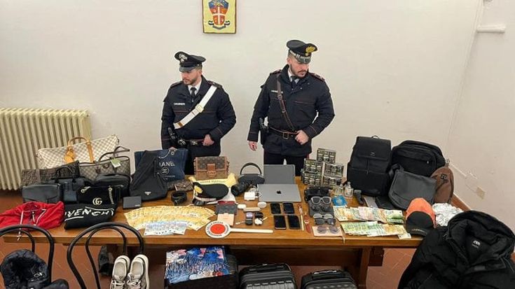 Ha 35mila euro di oggetti rubati nei trolley e quasi diecimila euro in contanti: denunciato un senza casa
