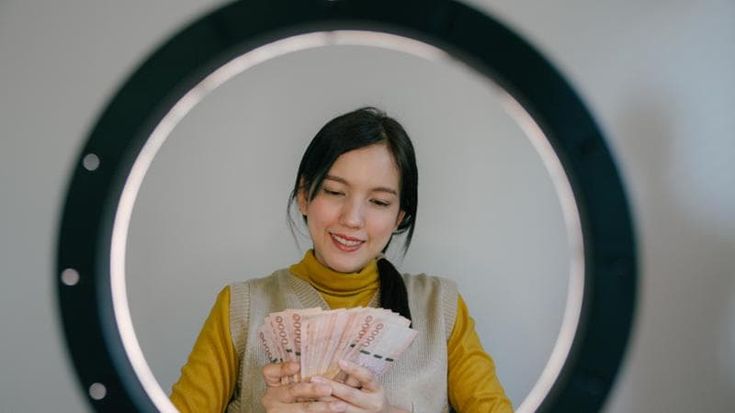 Influencer dei soldi facili: difendersi dai trucchi