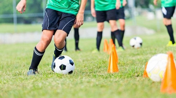 Arezzo, la squadra si ritira per le offese all’arbitro 15enne: il giudice decreta la sconfitta