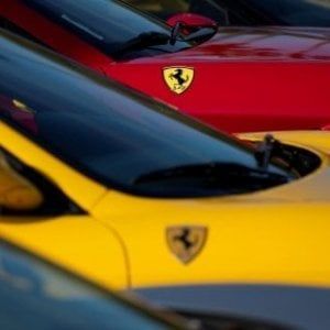 Ferrari si conferma il brand più forte al mondo. Vola il valore di Amazon: primo marchio sopra i 200 miliardi