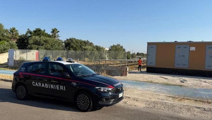 Campi Salentina, operaio rimane schiacciato da un carico di pannelli fotovoltaici: è grave