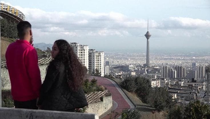 Teheran, i giovani tra voglia di normalità e paura: "Speriamo nel progresso dell'Iran"