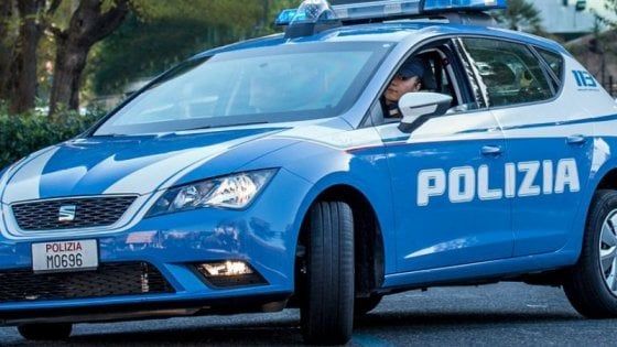 Cade dal tetto di una fabbrica in disuso, grave 17enne