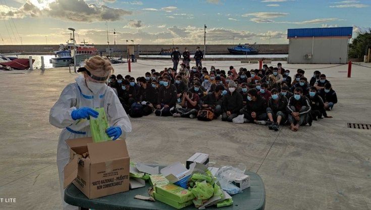 Migranti, rotta sulla Calabria. "Roccella è la nuova Lampedusa"