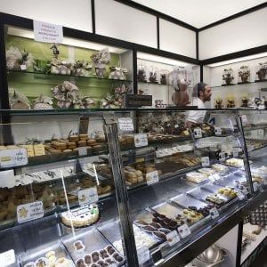 "Gocce di cioccolato" per i caffè biologici e la classica colomba