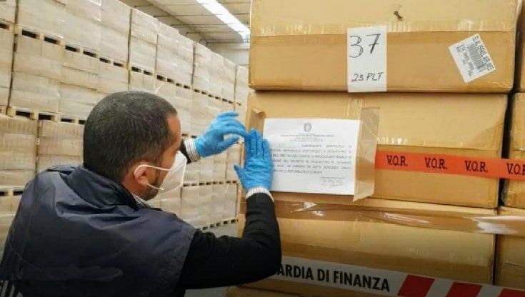 Covid: “Mascherine cinesi, una su due non protegge". L'allerta della Procura di Gorizia: "Ritiratele". Ecco i lotti a rischio 