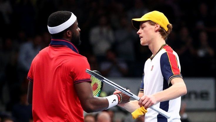 Sinner crolla sul più bello con Tiafoe, sfuma la finale a Vienna