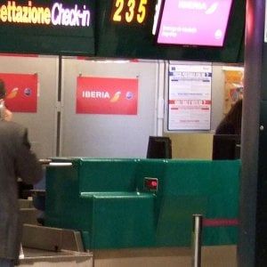 Maltempo, voli cancellati allo scalo di Fiumicino per Bari e Brindisi