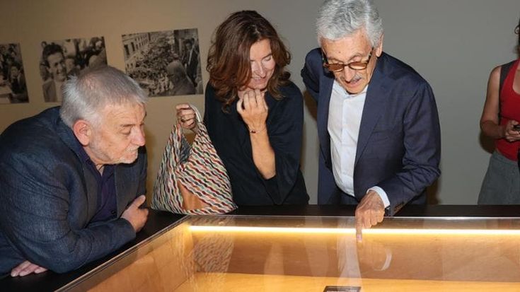 D’Alema alla mostra su Berlinguer: “Quando al funerale di Andropov mi fece ridere sul socialismo reale e mi rimproverò per aver battuto Pertini a carte”