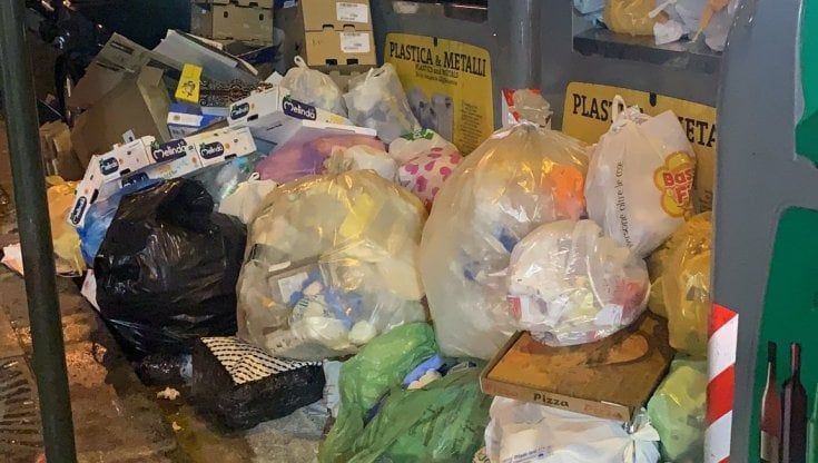 Vomero, strade sporche e rifiuti: insorgono cittadini e municipalità