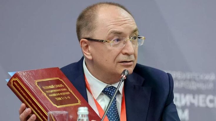 Russia, il nuovo dizionario plasma l’ideologia. Novità e omissioni da “autoritarismo” a “verità”