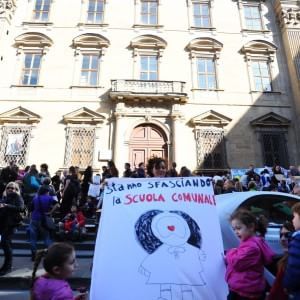 "L'infanzia non si appalta", scontro tra mamme e assessore